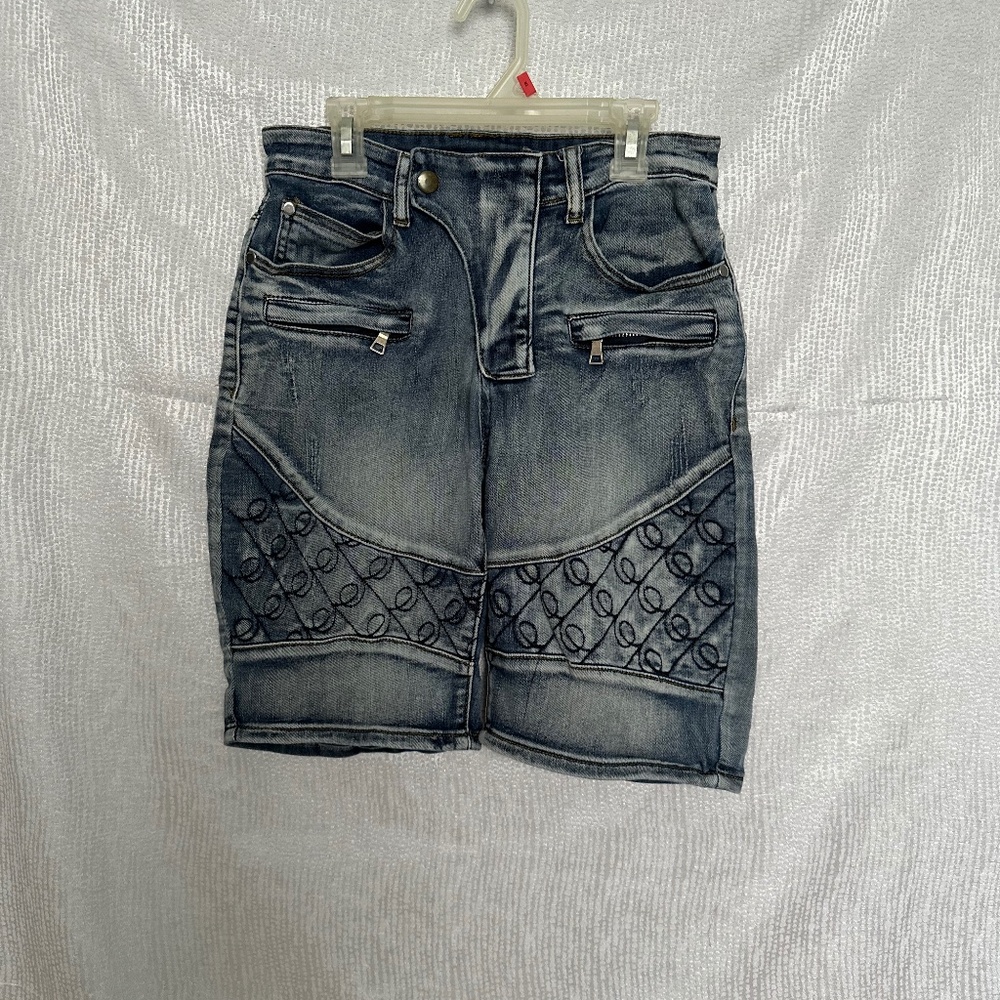 Mens blue denim shorts, size 29